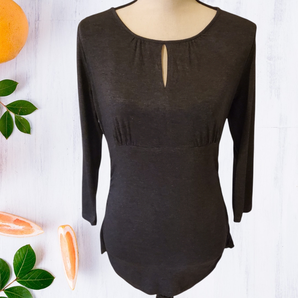 Gray Top 3/4 Length Sleeves Keyhole Opening On Front. Size Medium